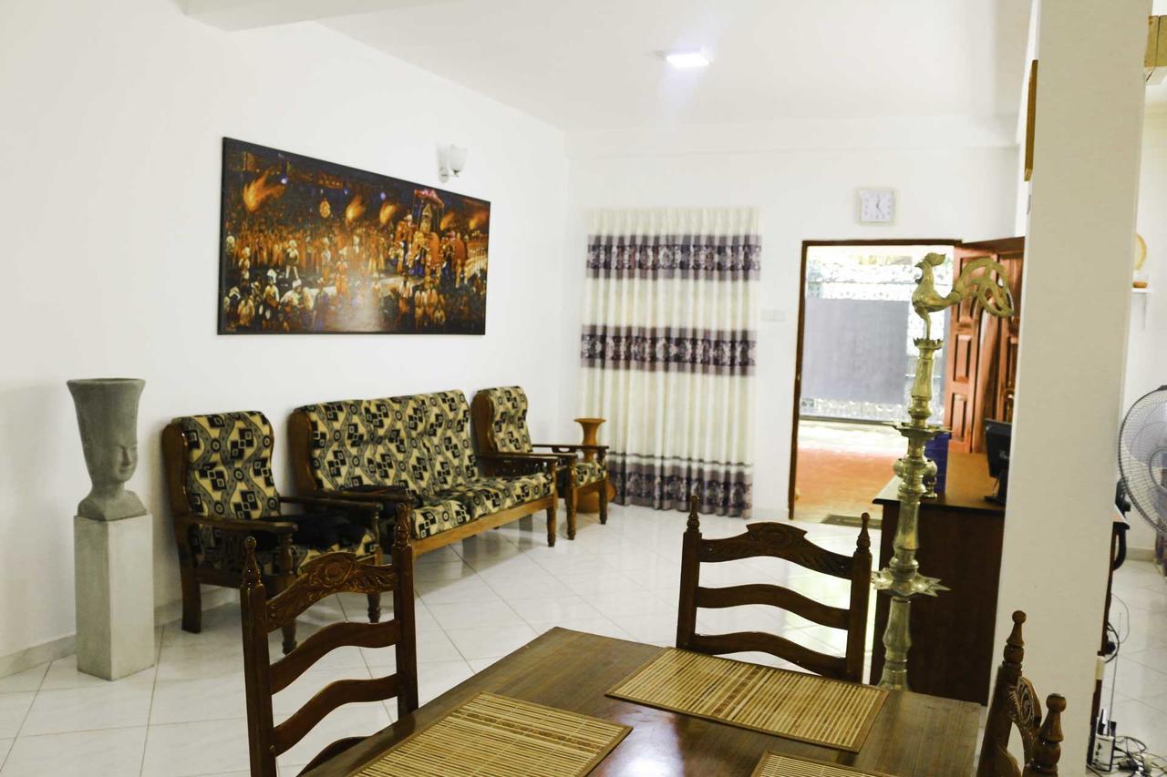 Yoho Travellers Residence Kandy Exterior foto